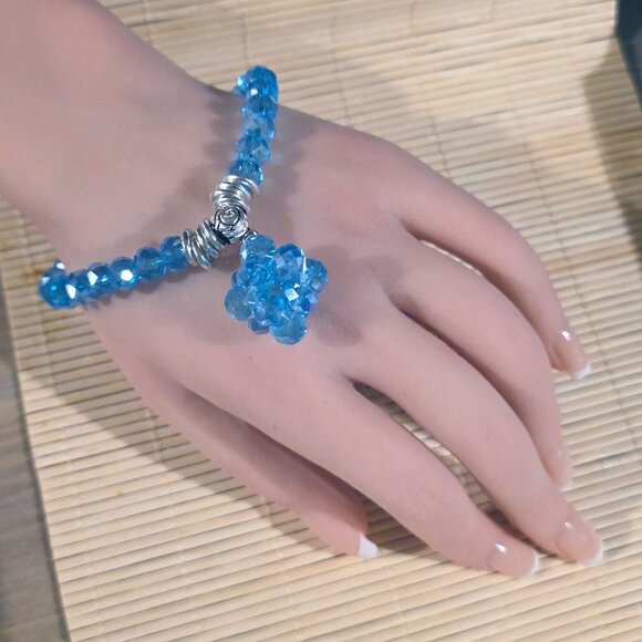 Artisan Turquoise Blue Faceted Crystal Beads and Bauble Pendant Stretch Bracelet - Picture 3 of 4